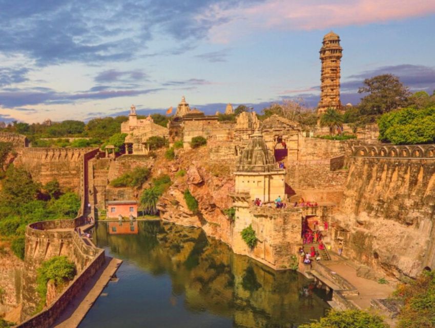 3 Days Private Udaipur Tour - A three-day private car plan that links Udaipur to the Mewar forts