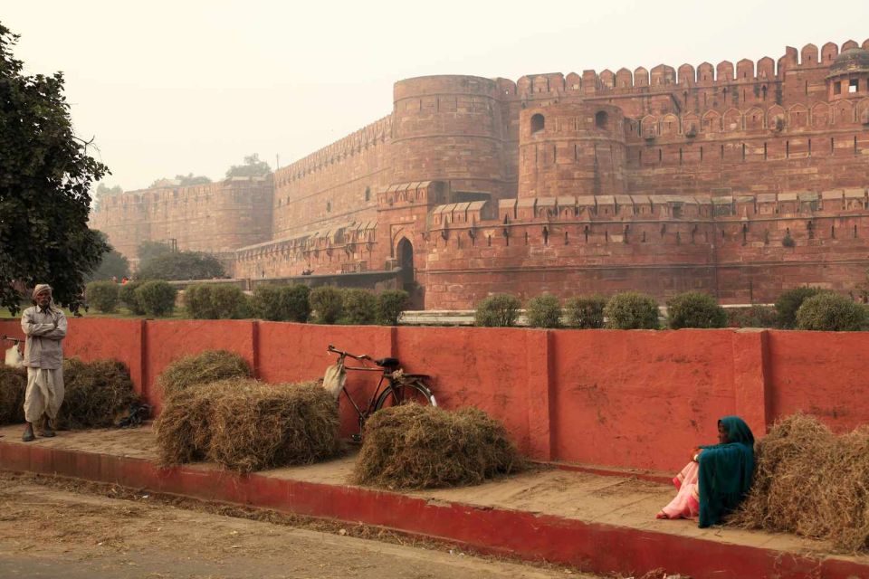 Agra: Agra Fort Entry Tickets with Licensed Guide - Licensed English Guide: Turning Mughal Walls Into a Story You Can Remember