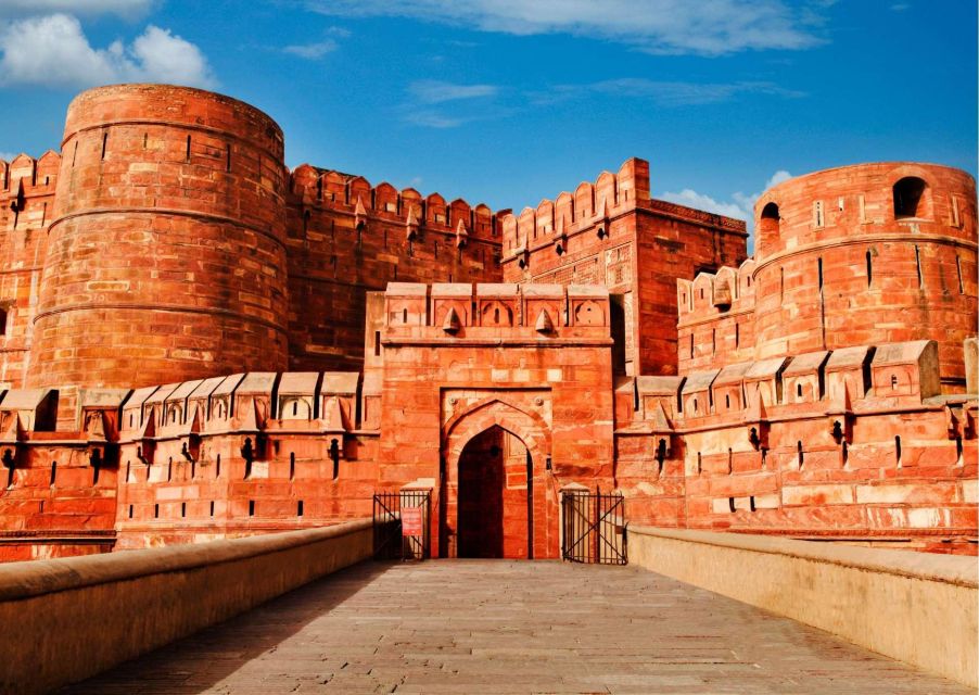 Agra: Agra Fort Skip-the-line ticket with Full Guided Tour - Two Hours With a Guide: How the Walking Tour Feels