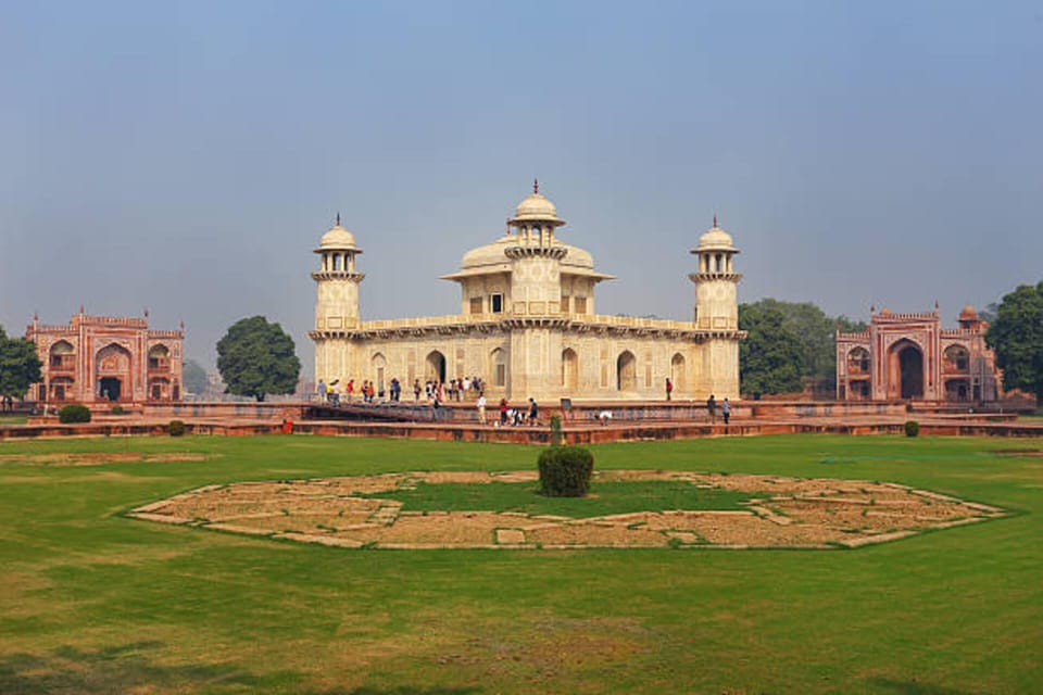Agra fort, Baby Taj & Mehtab Bagh Express Ticket With Option - Pickup, drop-off, and getting around without wasting energy