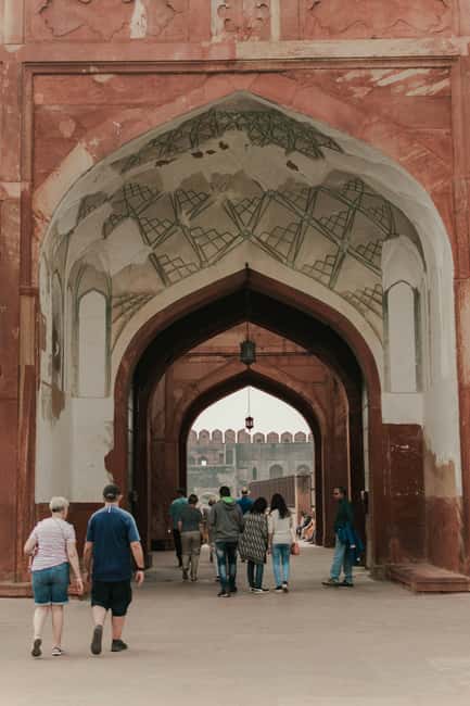 Agra Fort: Guided UNESCO Heritage Walking Tour - Jahangiri Mahal: blending styles and showing Mughal creativity