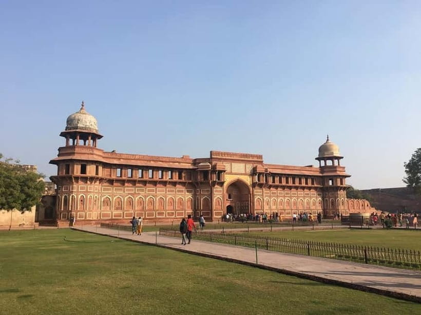 Agra: Guided City Tour Taj Mahal Agra Fort & Baby Taj by Car - Taj Mahal guided visit: what a good guide helps you notice