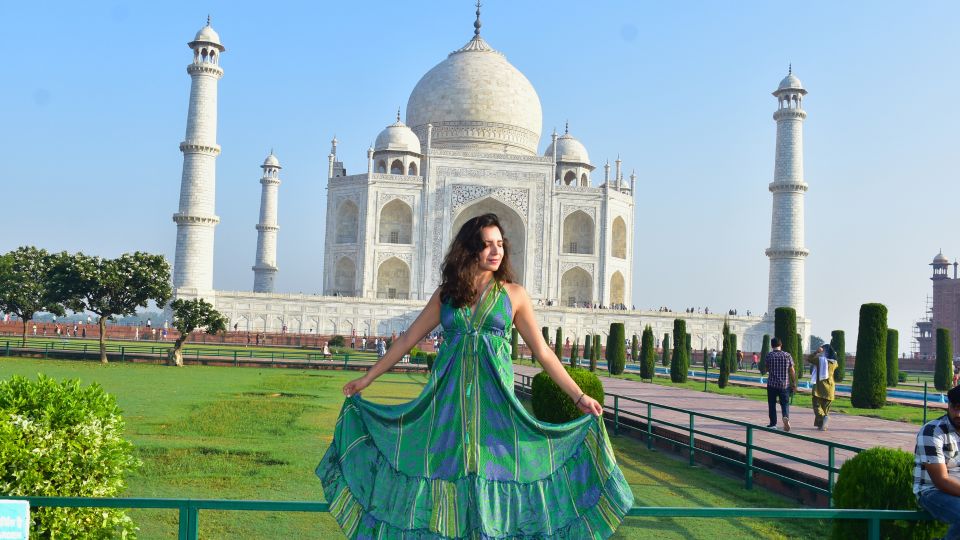 Agra: Private Taj Mahal and Agra Day Tour with Transfer - Water, comfort, and pacing: small details that matter in India