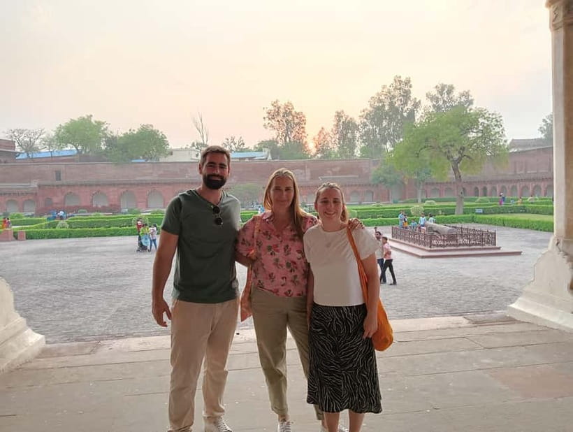 Agra: Taj Mahal and Agra Fort Private Tour with Lunch - The Agra Fort stop: Akbar’s fortress after the marble rush