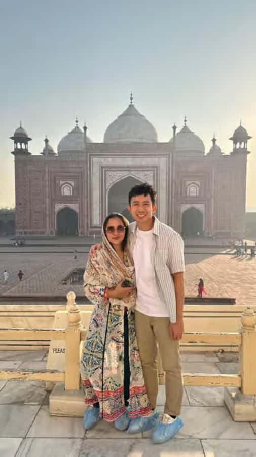 Agra: Taj Mahal Guided Tour with Fast Track Entry - Quick hits before you go