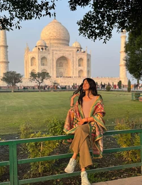Agra: Taj Mahal Guided Tour with Photography & Rental Saree - Key highlights at a glance