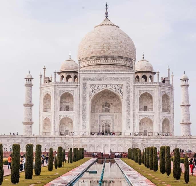 Agra: Taj Mahal Guided Tour with Photography & Rental Saree - Comfort, languages, and who this fits best