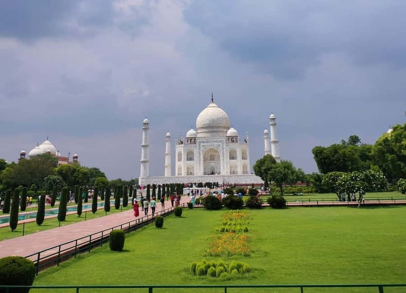 Agra: Taj Mahal Guided Tour with Photography & Rental Saree - Start at your hotel with a private car and personal driver