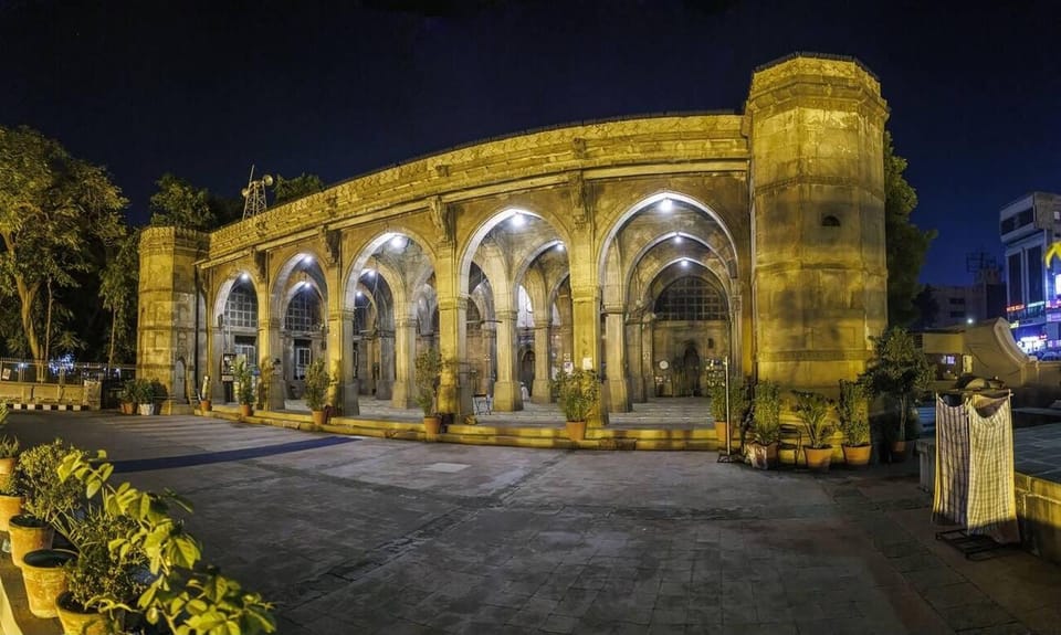 Ahmedabad Day Tour with Mahatma Gandhi's Home - Adalaj Stepwell: why Gujarat’s water architecture still impresses