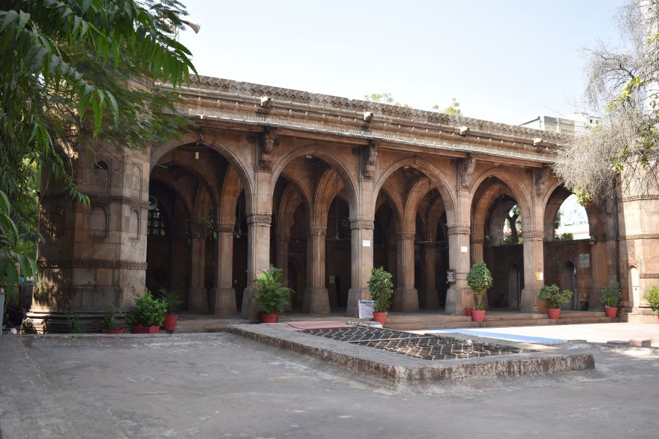 Ahmedabad: Full Day City tour with Heritage Walk & transfers - Sabarmati Ashram and Gandhi’s freedom struggle moments