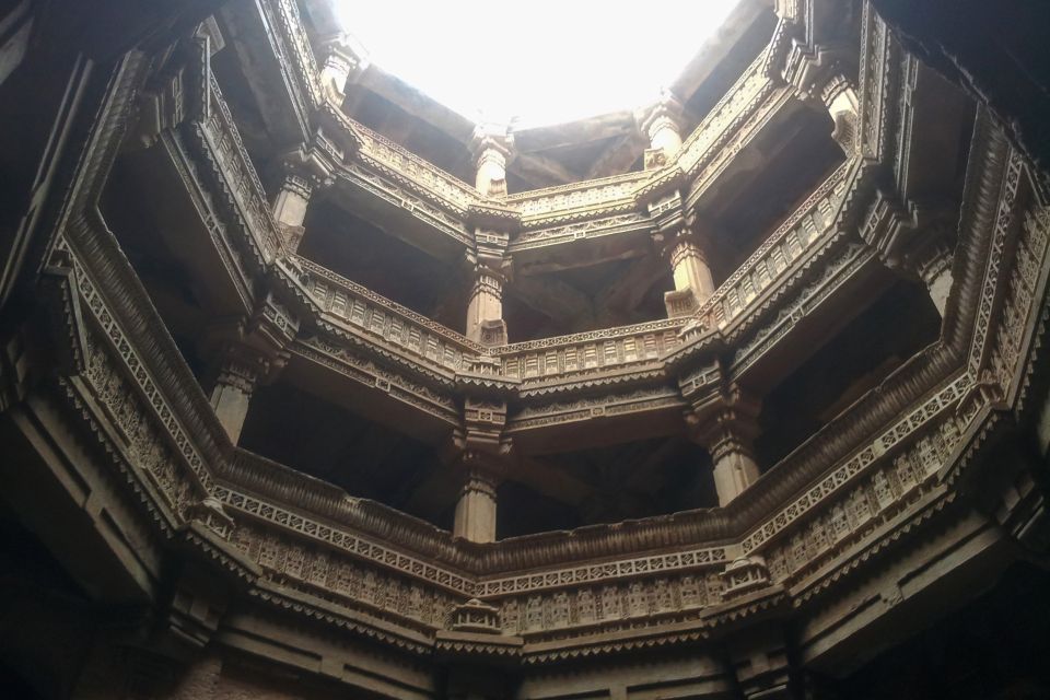 Ahmedabad: Full Day City tour with Heritage Walk & transfers - Hutheesing Jain Temple and Dharmanatha devotion