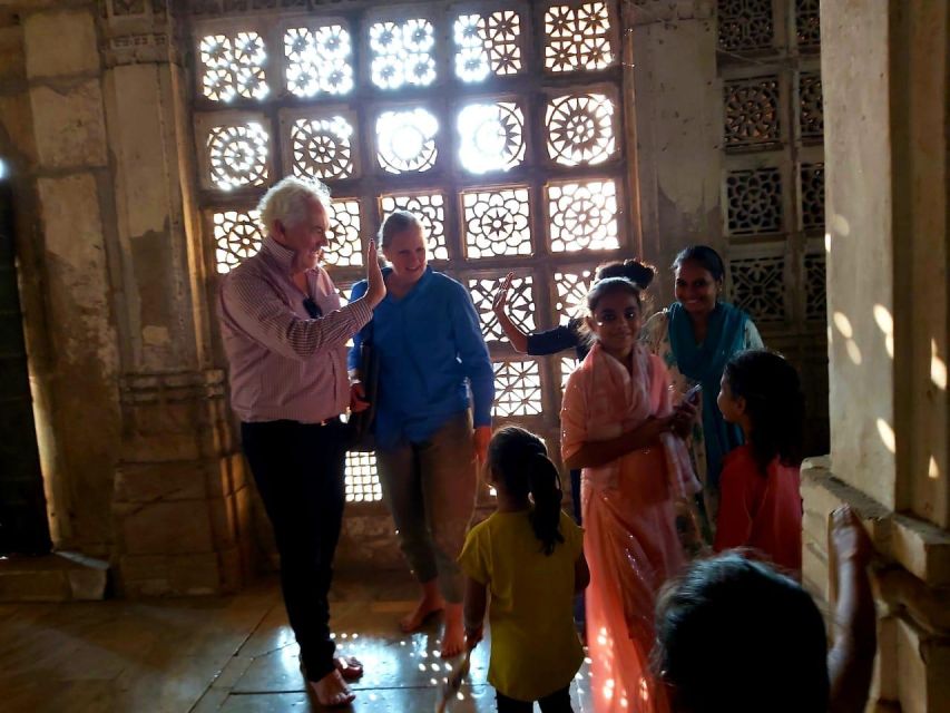 Ahmedabad: Private tour of city for cultural immersion - Adalaj Step Well: water engineering with a human story