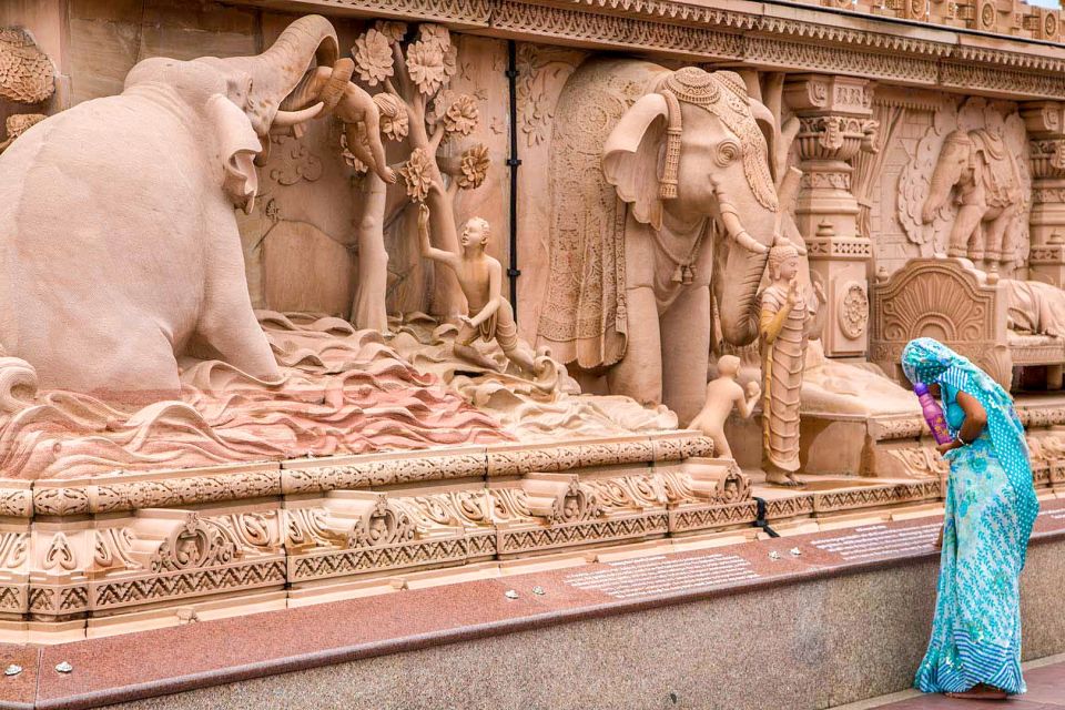 Akshardham Light & Fountain Show with Pick-up & Drop-off - Inside Akshardham: what to pay attention to during the guided 3-hour visit