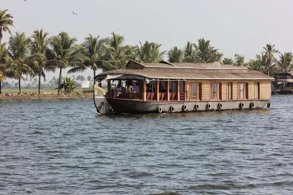 Aleppey Houseboat backwater Day Tour with Lunch and pickup - Kerala lunch onboard: flavors that beat a hotel buffet