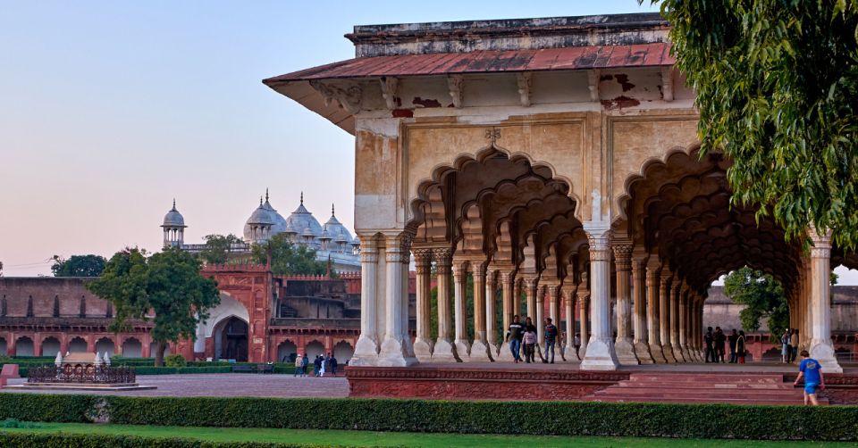 All Inclusive Private Taj Mahal Luxury Tour from Delhi - Lunch in Agra: how to keep energy without breaking the schedule