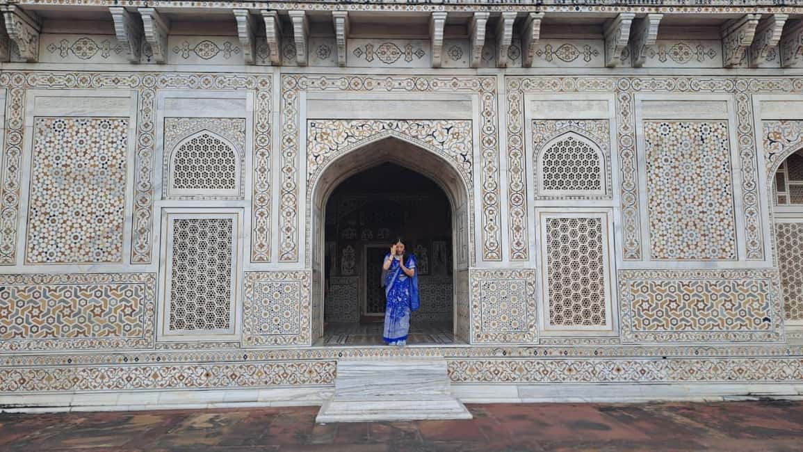 All-Inclusive Sunrise Taj Mahal, Agra Fort & Baby Taj Tour - Lunch in Agra: refuel without killing the schedule