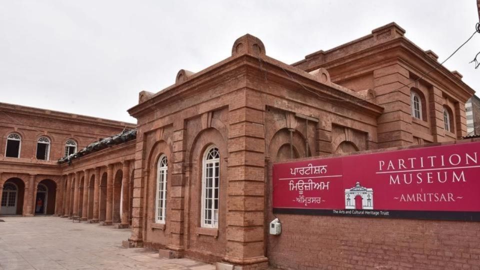 Amritsar: Small Group Sightseeing Tour with Wagah Border - Amritsar in a 9-hour loop: how the day holds together