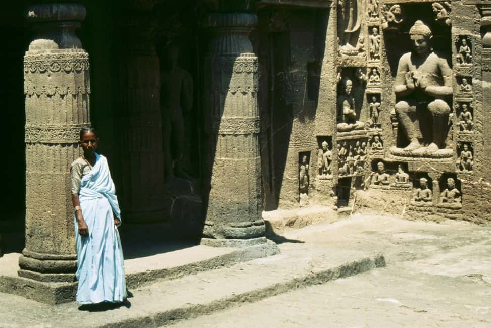Aurangabad: 3-day Lonar Crater, Ajanta, & Ellora Caves Tour - Day 2: Ellora Caves, Kailasa Temple, and the Taj-Mimic Surprise