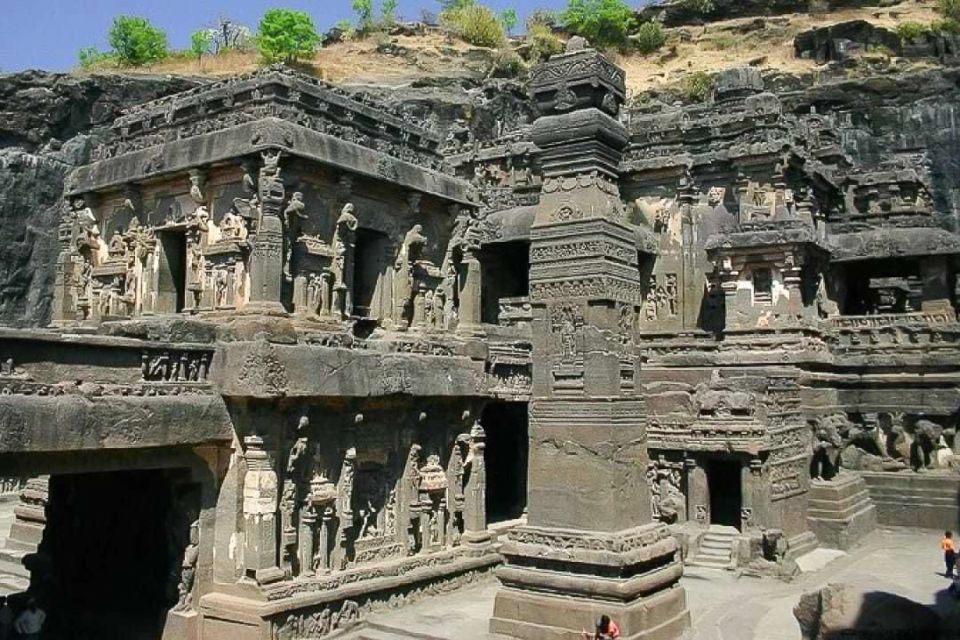 Aurangabad: Full-Day Tour of Ajanta and Ellora Caves - Ajanta Caves: what to look for before you get lost in the rock