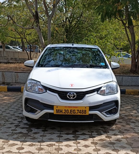 Aurangabad to Ajanta and Ellora: 2-Day All-Inclusive Tour - Transport and Comfort: Toyota Etios vs Innova Crysta