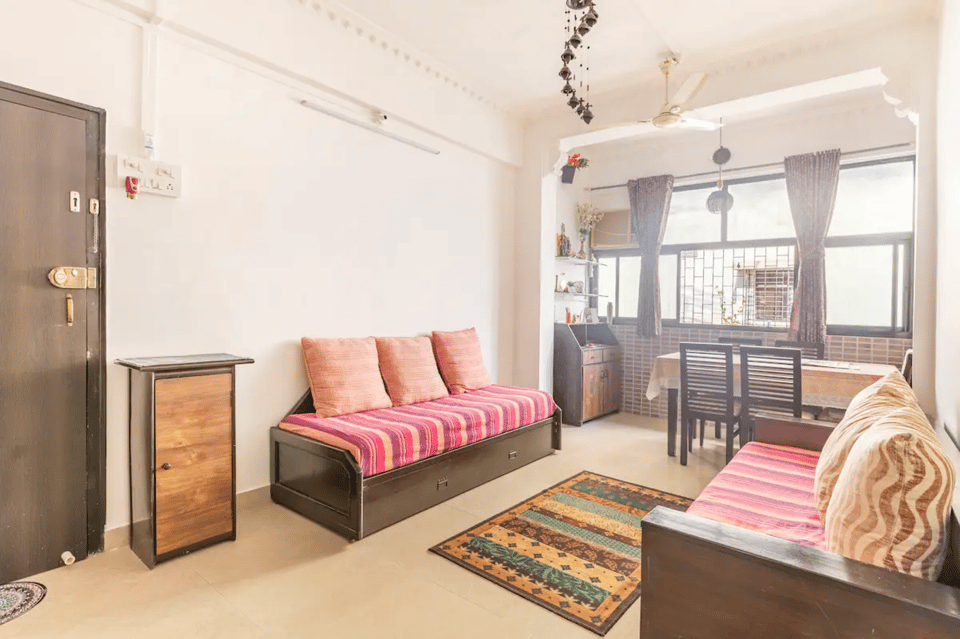Authentic Mumbai: Home-Cooked Meal with a Local Host - Finding Lyka Building and the start of the evening