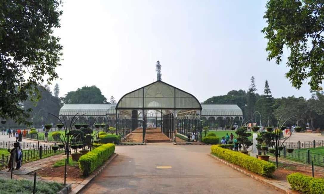 Bangalore City Tour: Lalbagh, Tipu Palace & Bull Temple - Bangalore Fort: layers of the city in one scheduled hour