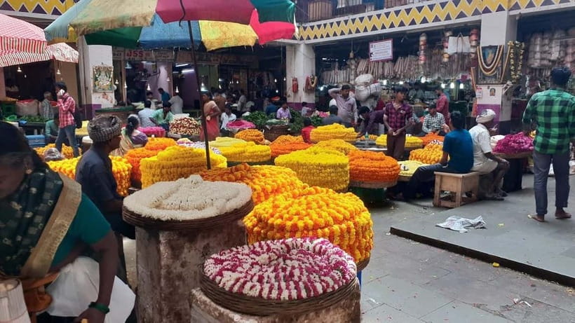 Bangalore : Evening Food Street Walk and Market Visit - VV Puram and Thindi Beedi: what you’ll eat and why it’s a great mix