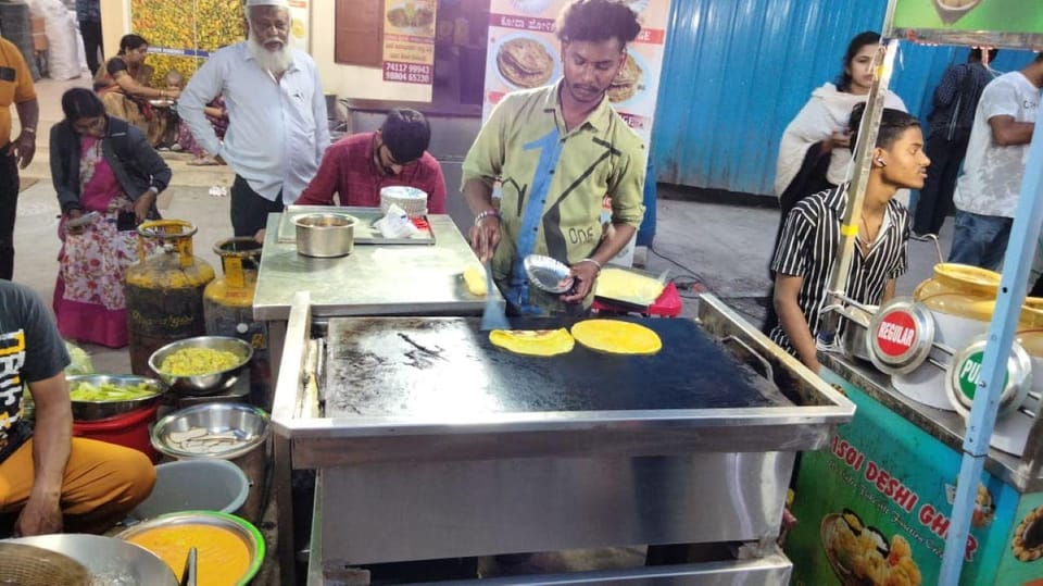 Bangalore- Food street walk and market visit in evening - How the guide shapes the whole experience
