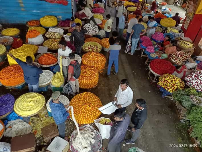 Bangalore- Food street walk and market visit in evening - First stop: KR Market and what makes it special