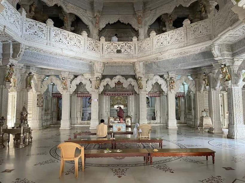 Bangalore: Palace, Temples, Fort & Markets Walking Tour - Vishnu temple visit: devotion you can watch respectfully