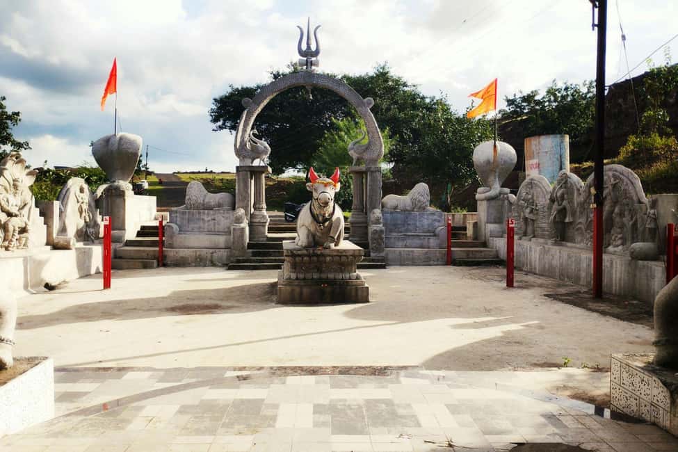 Bangalore: Private City Guided Tour with Pick-up & Drop-off - Cubbon Park: Bangalore’s lung and an easy midday walk