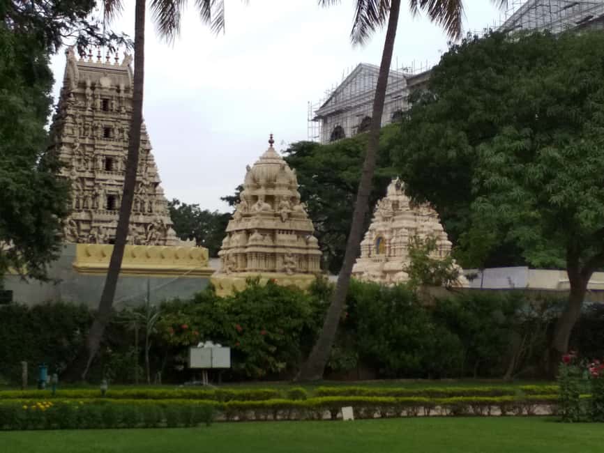 Bangalore: Private Half-Day Sightseeing Tour - Bull Temple (Dodda Basavana Gudi): meeting Nandi at monolithic scale