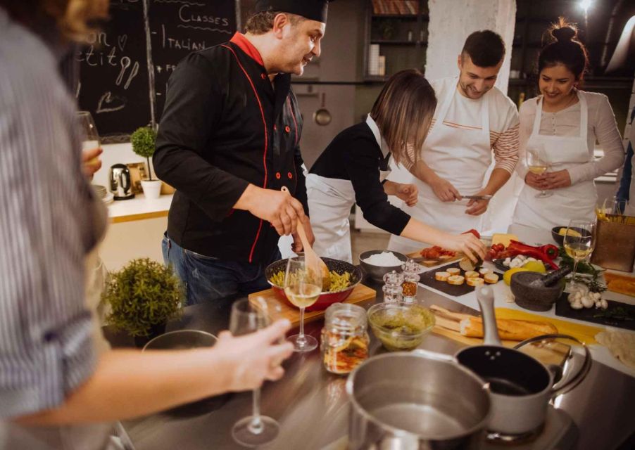 Bangalore: Traditional Cooking Classes & Dinner with Family - Dinner in a Classic Indian Setting: Why Eating Together Is the Point