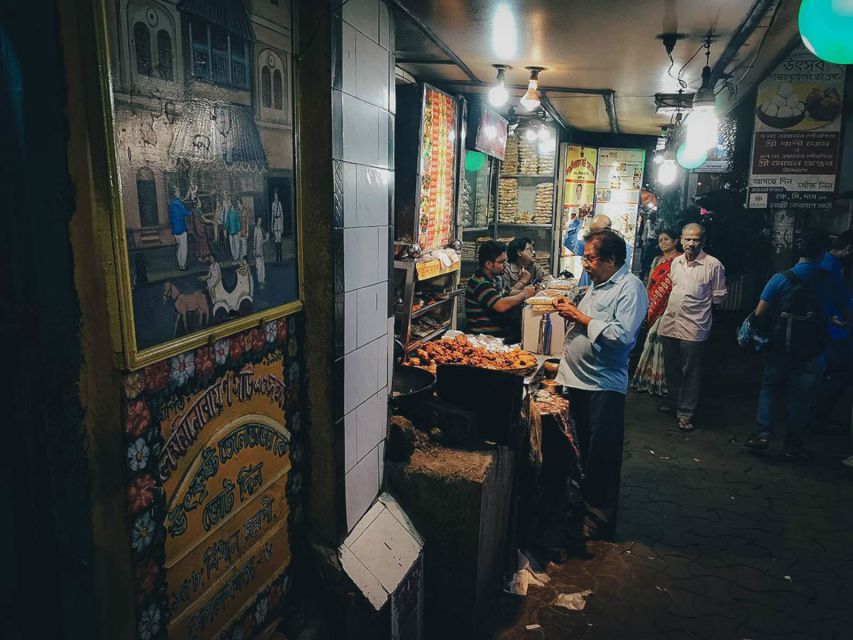 Bengali Nights Kolkata Food Tour with 13+ Tastings - The First Bites: Lassi, Then a Centuries-Old Curry Stop