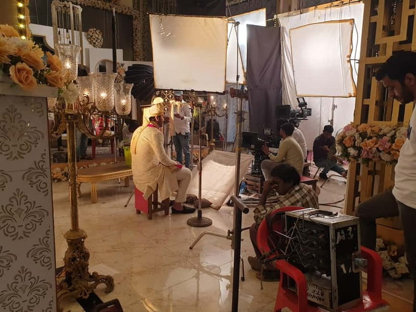 Bollywood Sightseeing and Celebrity Home Tour by Private Car - Sets You Walk Through: Hospital, Jail, Office, Bungalows