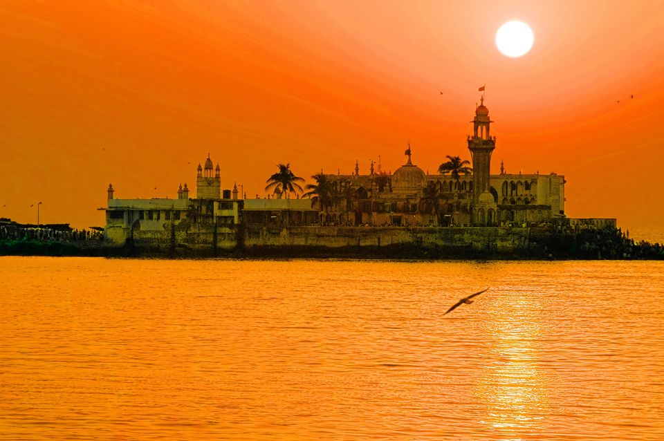 Bombay by Dawn - Entering the morning supply chain: newspapers, fruits, flowers, vegetables