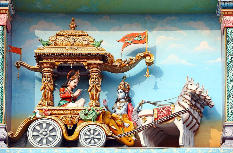Chennai: Marina Beach Heritage Walk - Statues and the evolution of Chennai: the city becomes easy to picture