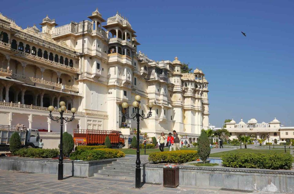 City Palace Udaipur Express visits with english speaks guide - Meeting Point Tips: City Palace Main Gate or Jagdish Temple