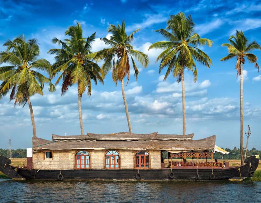 Cochin: 5-Day Kerala Tour with Munnar, Thekkady and Alleppey - Day 3 to Thekkady: Periyar Lake boat watching plus spices and culture