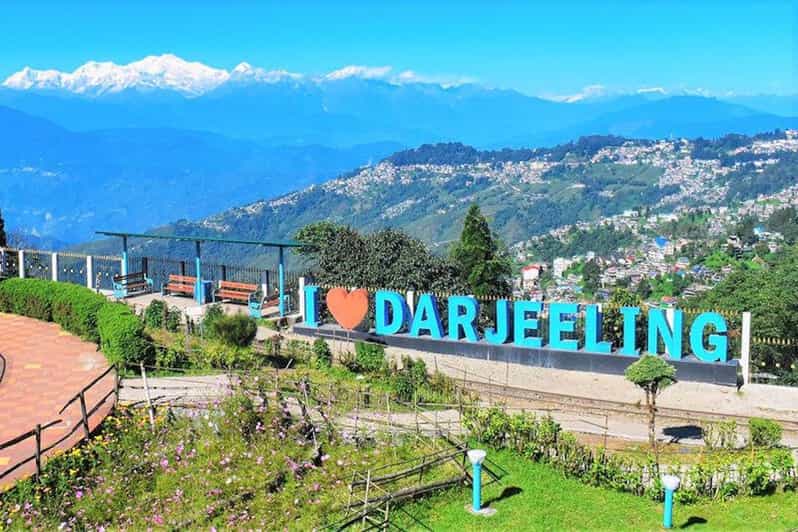 Darjeeling: Full-Day Guided Sightseeing Tour by Car - Watching Chunnu Summer Falls from the Rock Garden area