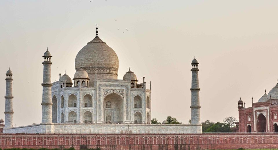 Delhi Airport to Taj Mahal 1 Day Trip - Shopping in Agra bazaars: free time with a time limit