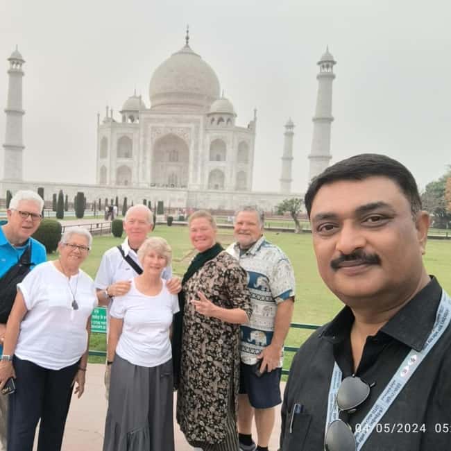 Delhi Airport to Taj Mahal 1 Day Trip - Pickup and the Yamuna Expressway drive: stress removed early