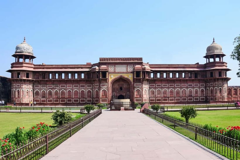 Delhi Airport to Taj Mahal Tour Instant Booking - Agra: the 1-hour break where you can actually eat and reset