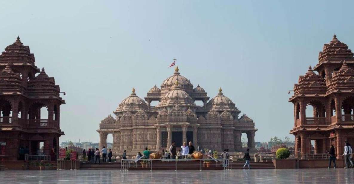 Delhi: Akshardham Temple, India Gate & Safdarjung Night Tour - Safdarjung Tomb at dusk: a Charbagh garden with Mughal precision