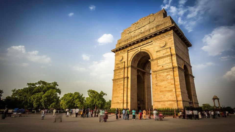 Delhi: City Tour of Old Delhi & New Delhi with Private Guide - Old Delhi: Red Fort photo stop and getting your bearings in Chandni Chowk