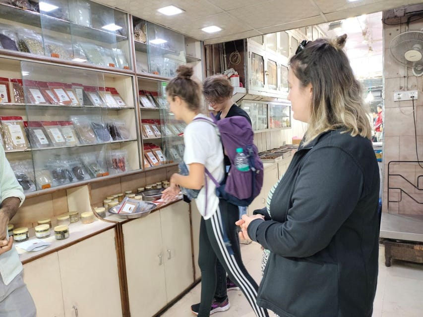 Delhi: Customized Shopping Tour with Female Consultant - What You Can Shop For (and How Bargaining Gets Less Awkward)