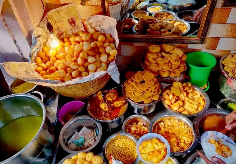 Delhi: Delhi Street Food Tour with Guide at Chandni Chowk - Soft paratha, spicy aloo chaat, and why the guide’s context helps