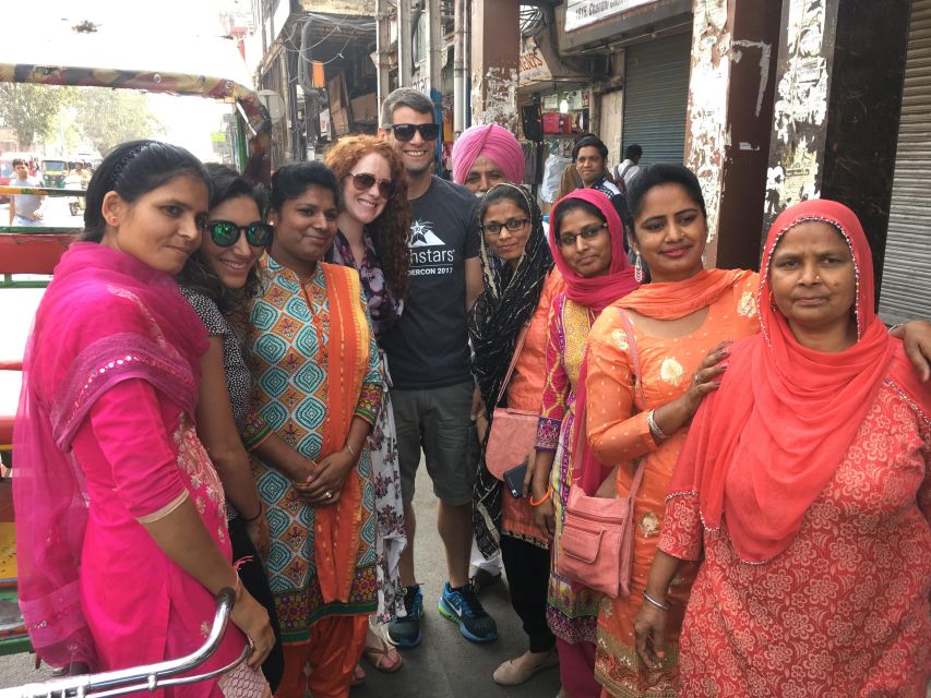 Delhi Exclusive Guided Shopping Tour in AC car and transfers - Key highlights to watch for