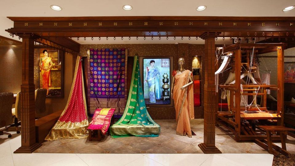 Delhi Exclusive Guided Shopping Tour in AC car and transfers - Traditional craft workshops: where you can see skill, not just products