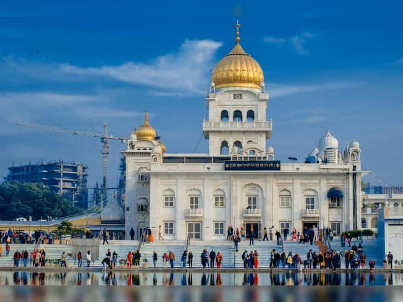 Delhi: Gurudwara Bangla Sahib Tour with Langar Meal - Entering Gurudwara Bangla Sahib With the Right Mindset